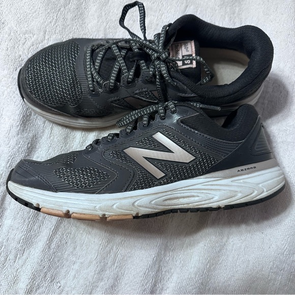 𝖴𝗌𝖾𝖽 𝖭𝖤𝖶 𝖡𝖠𝖫𝖠𝖭𝖢𝖤 𝗋𝗎𝗻𝗻𝗶𝗻𝗴 𝗌𝗁𝗈𝖾𝗌 𝖲𝖨𝖹𝖤 9 𝖡 - Picture 2 of 7